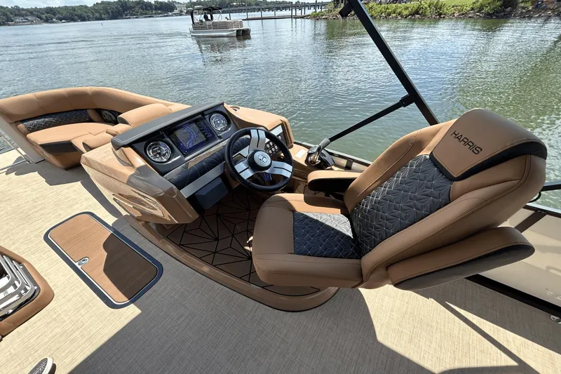 Slide: The Image of Harris 230 Grand Mariner 2025 - 13