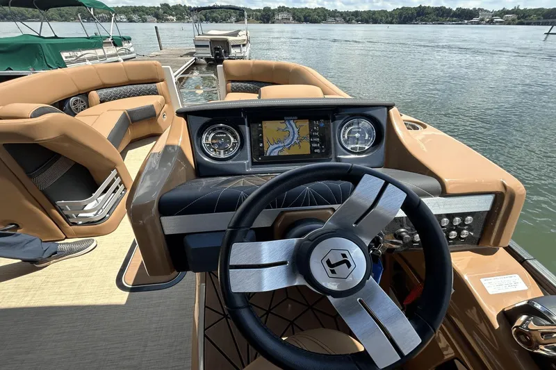 Slide: The Image of Harris 230 Grand Mariner 2025 - 16