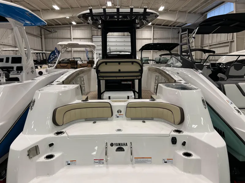 Slide: The Image of 2024 Yamaha Boats 255 FSH Sport H, interior view in showroom. - 3