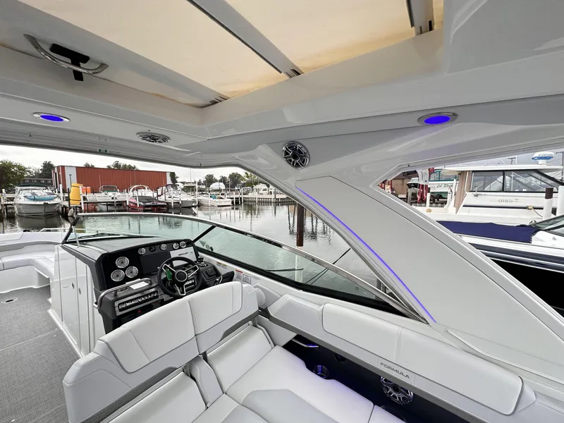 Slide: The Image of Formula 310 Bowrider I/O 2024 - 54