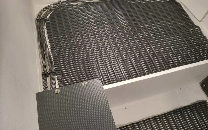 Slide: The Image of Formula 330 Crossover Bowrider I/O 2025 - 50