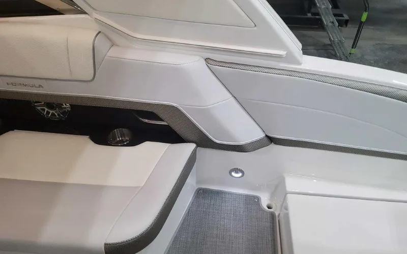 Slide: The Image of Formula 330 Crossover Bowrider I/O 2025 - 64