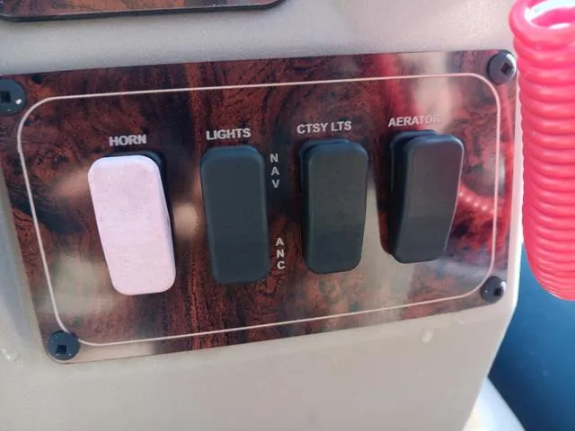 Slide: The Image of Sun Tracker Bass Buggy 18 DLX 2024 - 16