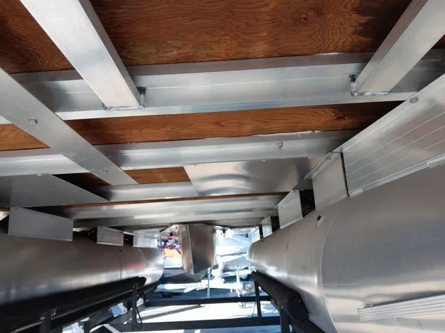 Slide: The Image of Sun Tracker Bass Buggy 18 DLX 2024 - 8