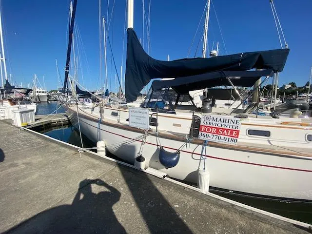 Slide: The Image of 1989 Morgan 44 Center Cockpit sailboat for sale at marina dock. - 10