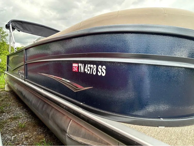 Slide: The Image of Premier 230 Solaris RL 2022 - 11