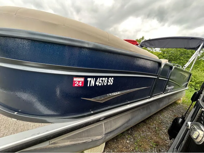 Slide: The Image of Premier 230 Solaris RL 2022 - 12