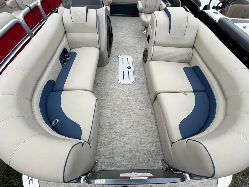 Slide: The Image of Premier 230 Solaris RL 2022 - 18