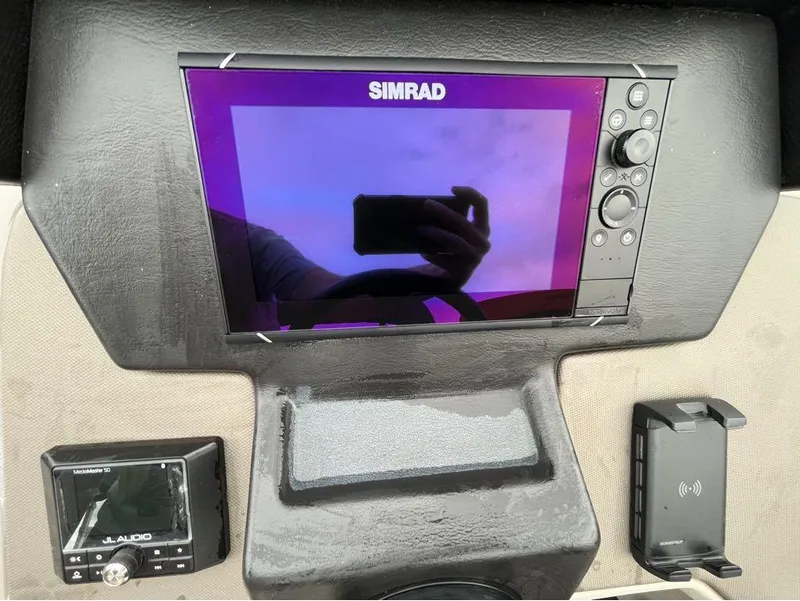 Slide: The Image of Premier 230 Solaris RL 2022 - 19