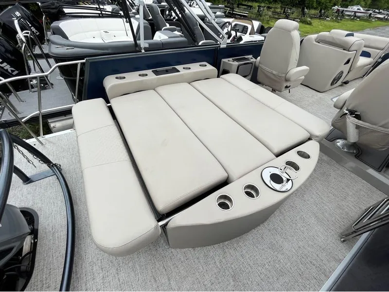 Slide: The Image of Premier 230 Solaris RL 2022 - 22