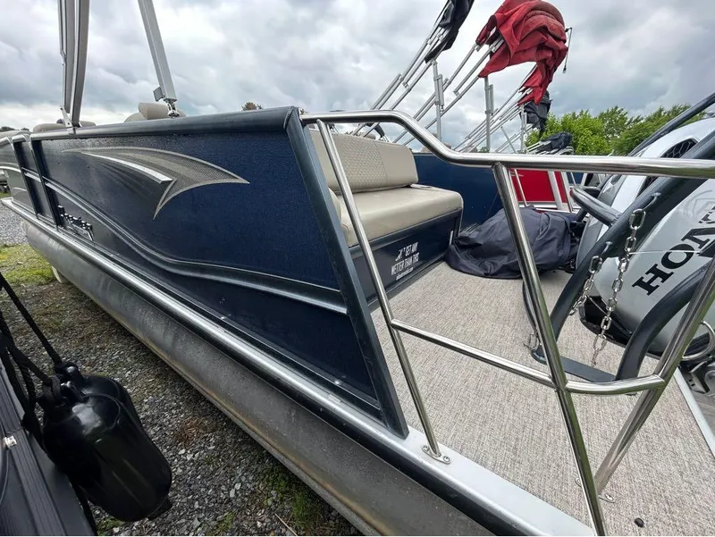 Slide: The Image of Premier 230 Solaris RL 2022 - 28