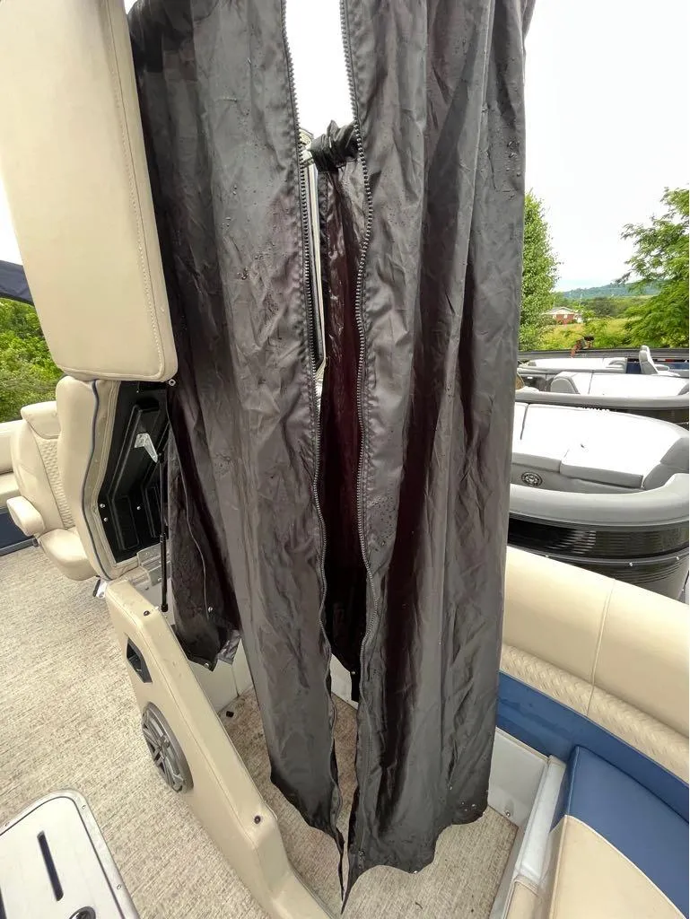 Slide: The Image of Premier 230 Solaris RL 2022 - 29