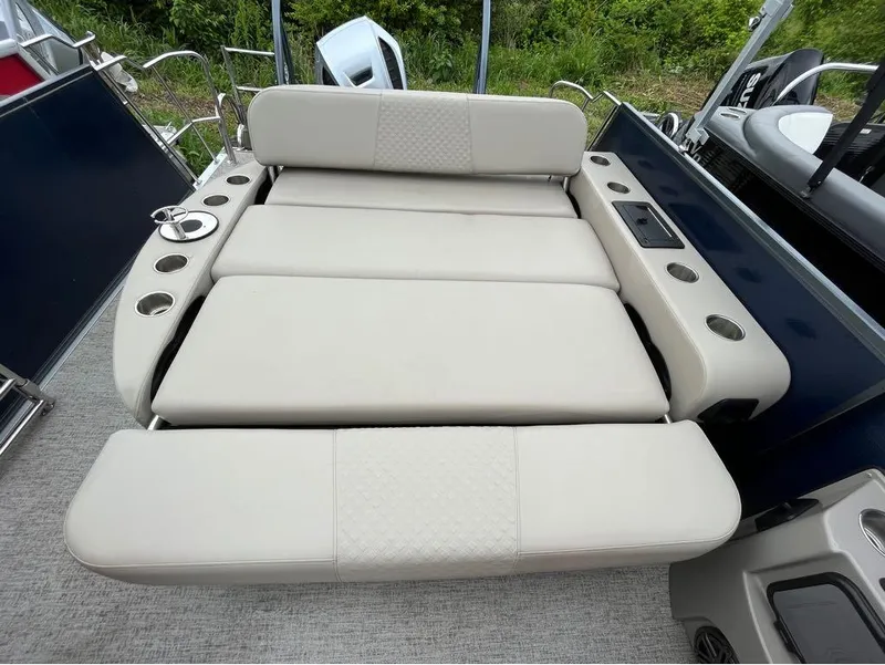 Slide: The Image of Premier 230 Solaris RL 2022 - 3