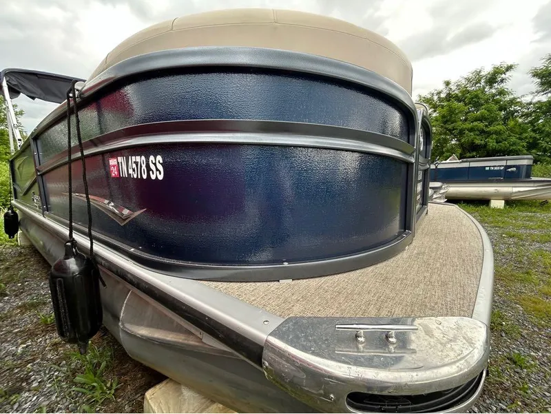 Slide: The Image of Premier 230 Solaris RL 2022 - 30