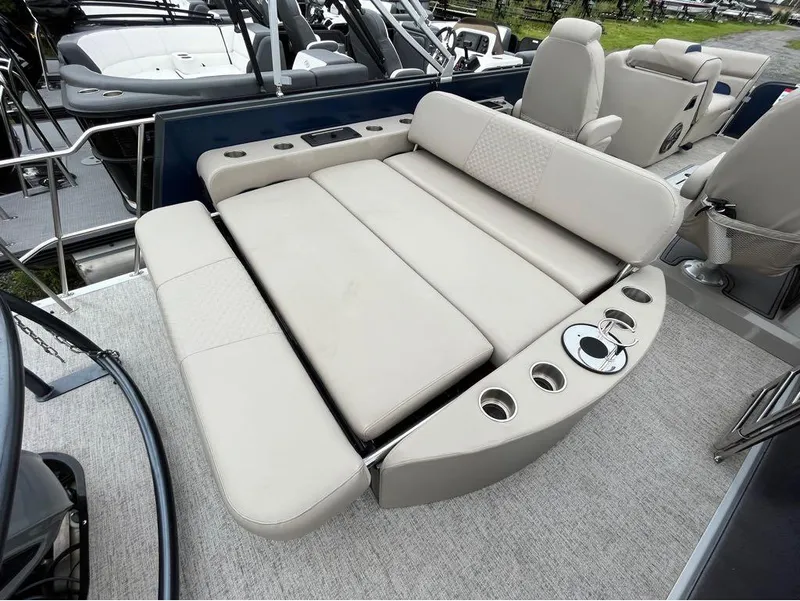 Slide: The Image of Premier 230 Solaris RL 2022 - 5