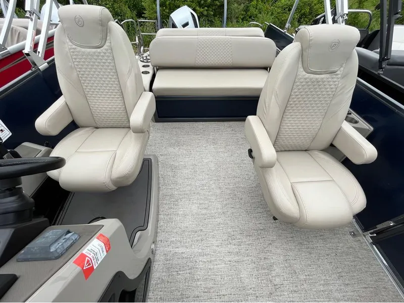 Slide: The Image of Premier 230 Solaris RL 2022 - 6