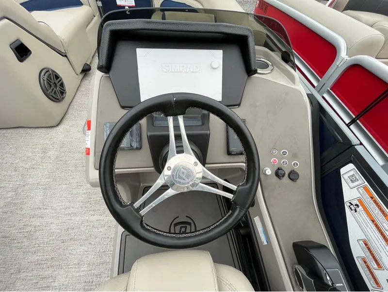 Slide: The Image of Premier 230 Solaris RL 2022 - 8