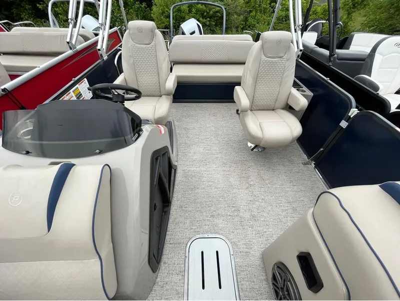 Slide: The Image of Premier 230 Solaris RL 2022 - 9