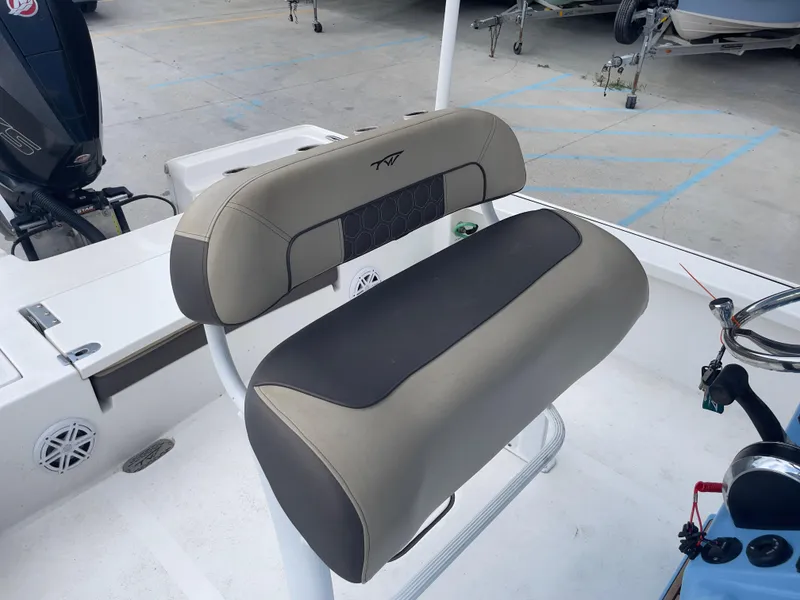 Slide: The Image of 2019 Tidewater 2410 Bay Max boat seat and console. - 19