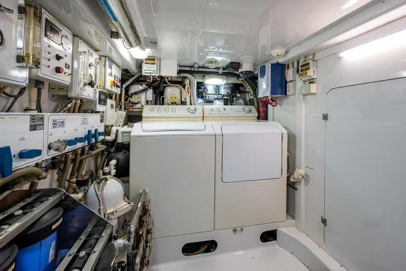 Slide: The Image of Amer Custom Enclosed Flybridge 2001 - 69
