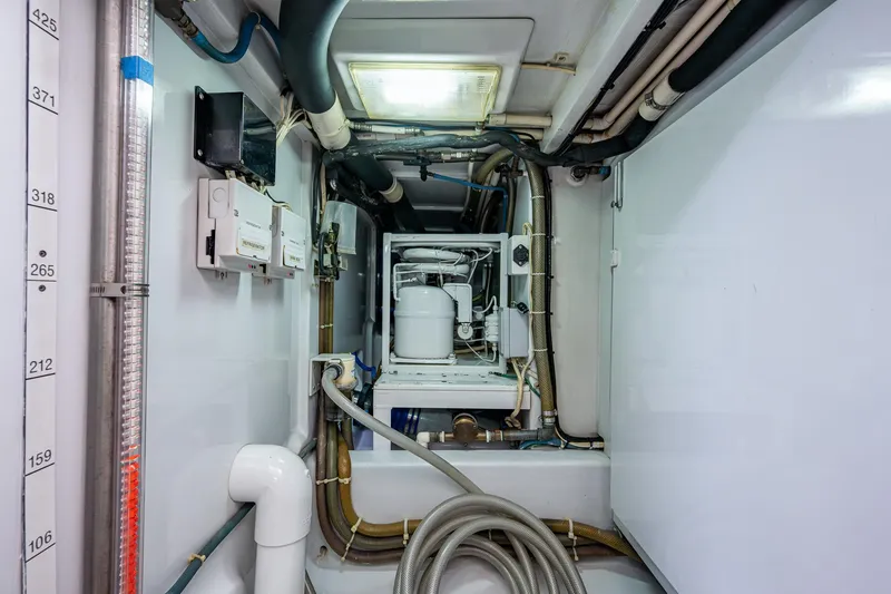 Slide: The Image of Amer Custom Enclosed Flybridge 2001 - 79