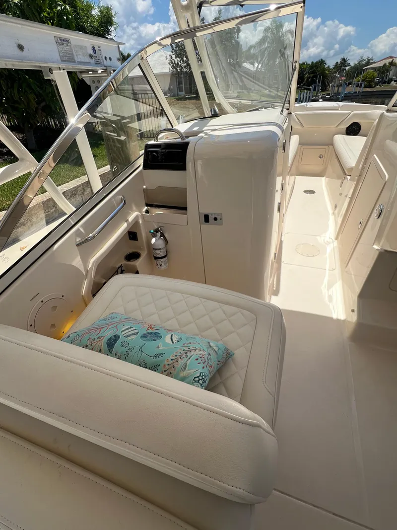 Slide: The Image of Grady-White 275 2019 - 13