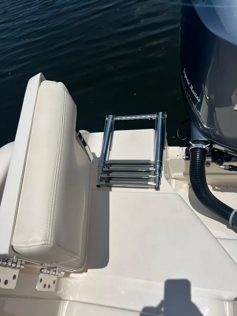 Slide: The Image of Grady-White 275 2019 - 2