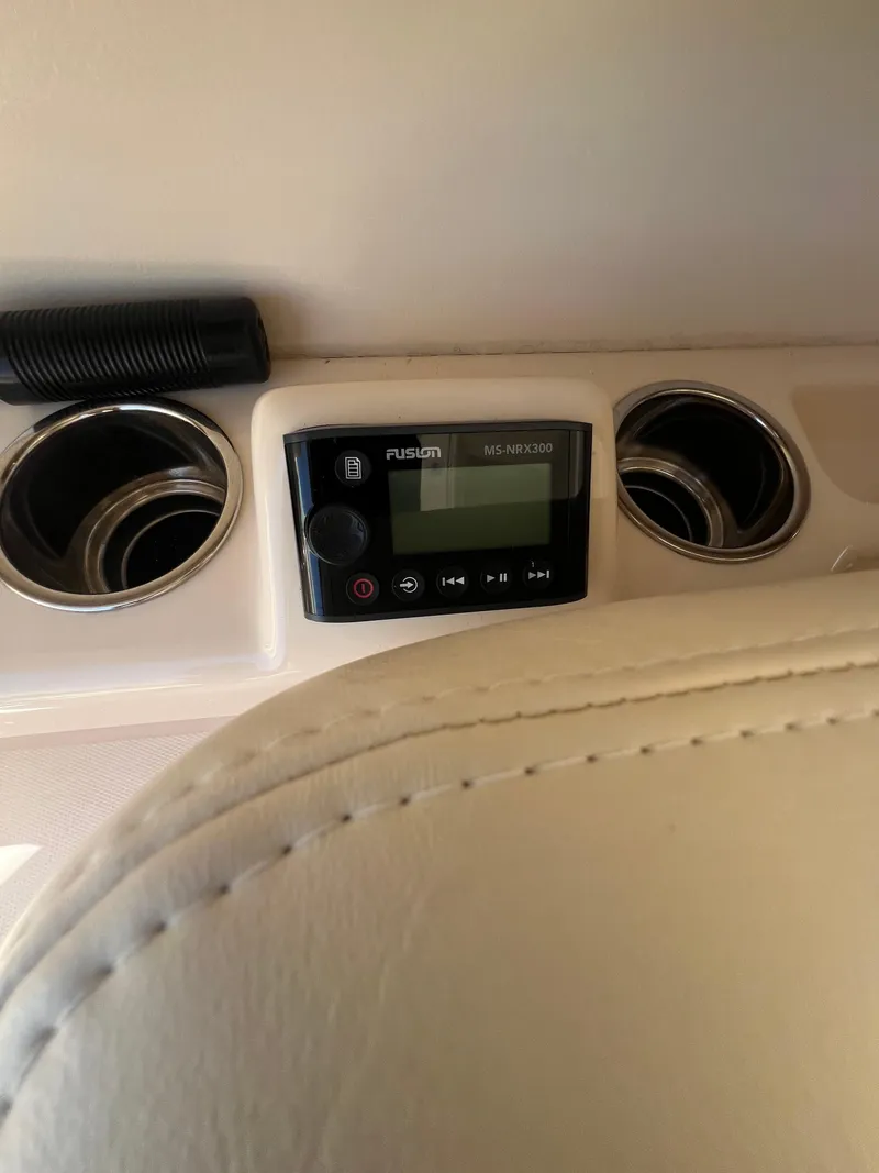 Slide: The Image of Grady-White 275 2019 - 21