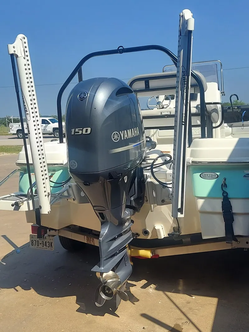 Slide: The Image of 2021 NauticStar 211 Hybrid boat with Yamaha 150 outboard motor. - 10