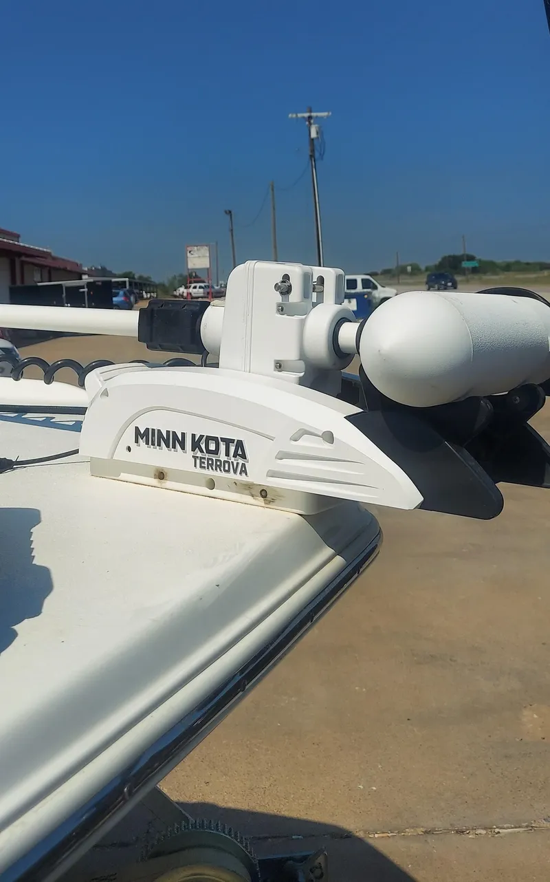 Slide: The Image of Minn Kota Terrova trolling motor on a 2021 NauticStar 211 Hybrid boat. - 14