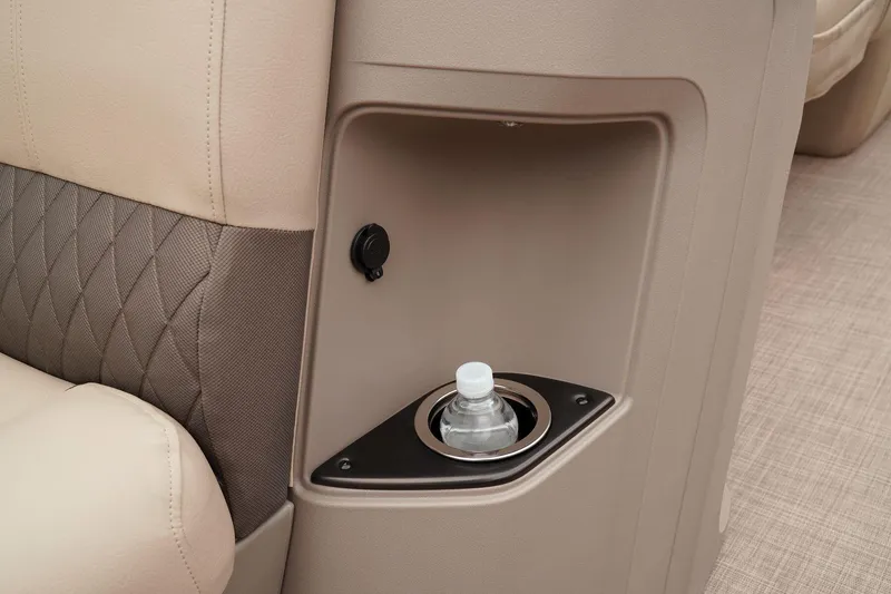 Slide: The Image of Sun Tracker Party Barge 24 DLX 2024 - 32