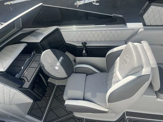 Slide: The Image of Tigé 22RZX 2024 - 12