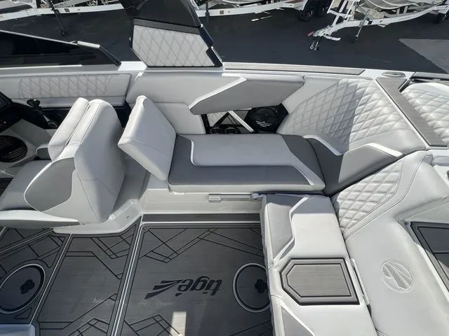 Slide: The Image of Tigé 22RZX 2024 - 9