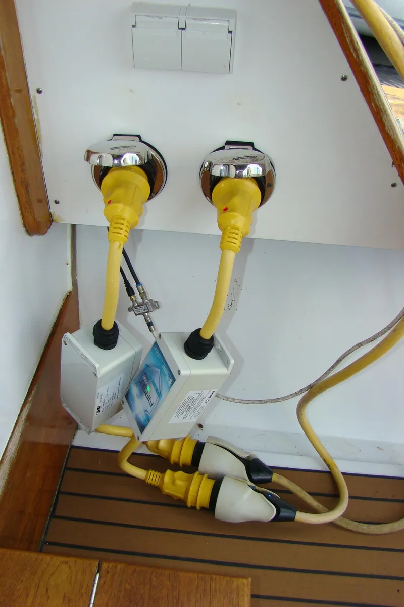 Slide: The Image of Yellow power cables connected to a 1985 Jersey Dawn 40 boat. - 18