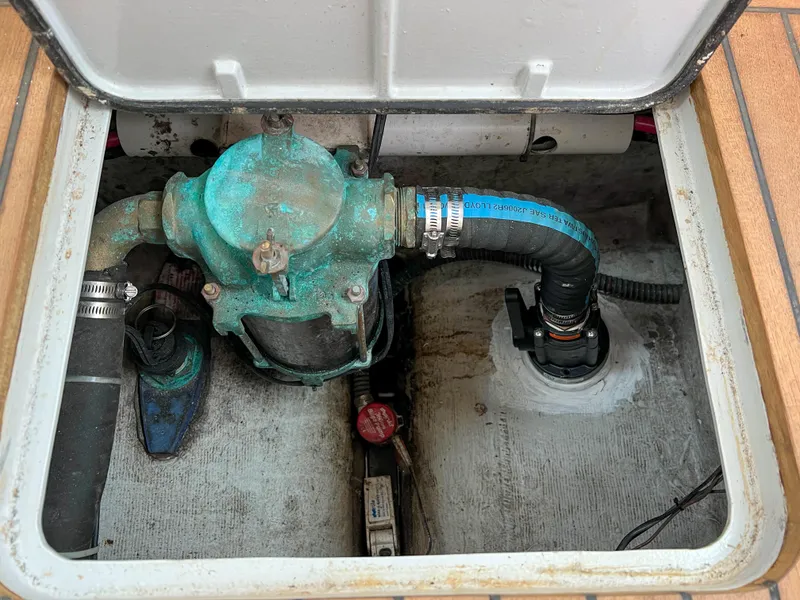Slide: The Image of Bilge pump system in a 2004 Custom Pemaquid Beach 22 boat. - 40