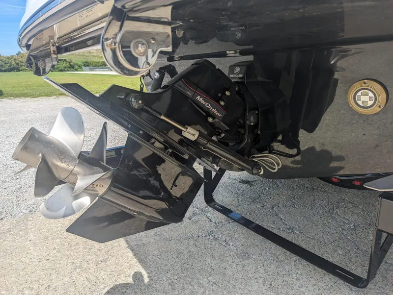 Slide: The Image of 2024 Sea Ray SDX 270 boat stern drive and propeller. - 6