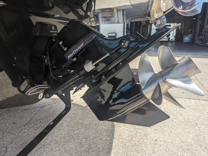 Slide: The Image of 2024 Sea Ray SDX 270 MerCruiser engine and propeller close-up. - 7