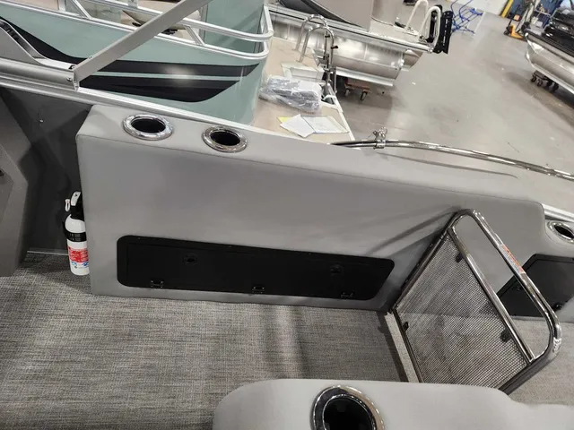 Slide: The Image of Avalon 2585 25 Catalina VRB 2026 - 17