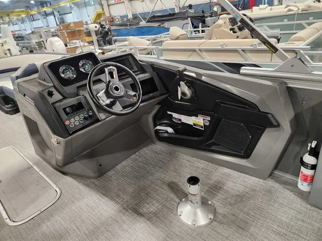 Slide: The Image of Avalon 2585 25 Catalina VRB 2026 - 19