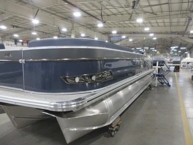 Slide: The Image of Avalon 2585 25 Catalina VRB 2026 - 2