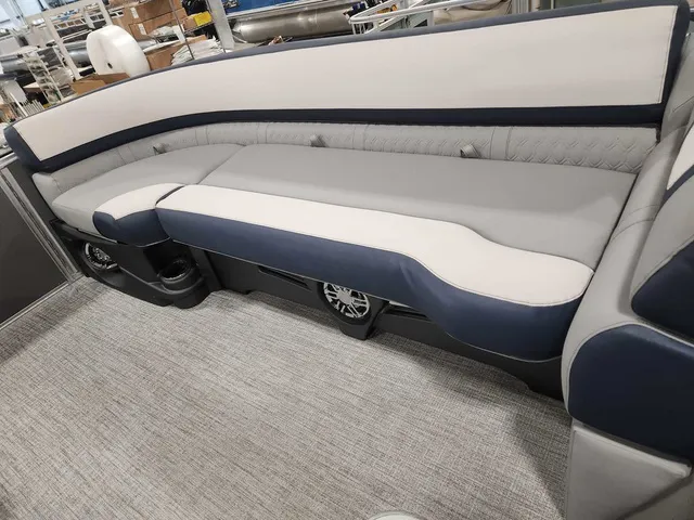 Slide: The Image of Avalon 2585 25 Catalina VRB 2026 - 20