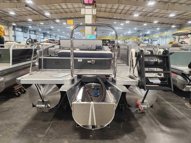 Slide: The Image of Avalon 2585 25 Catalina VRB 2026 - 21