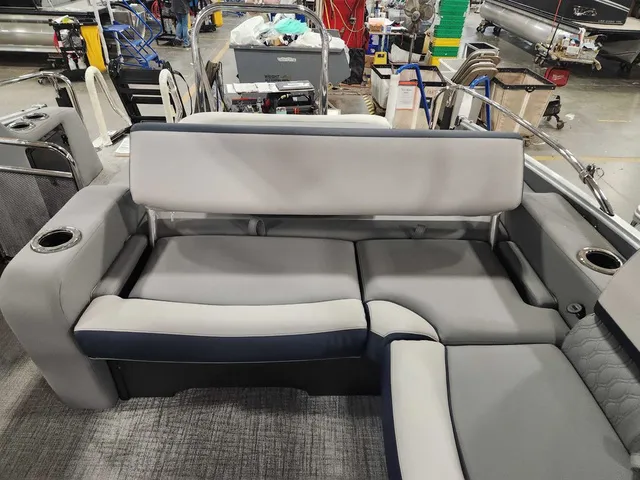 Slide: The Image of Avalon 2585 25 Catalina VRB 2026 - 24