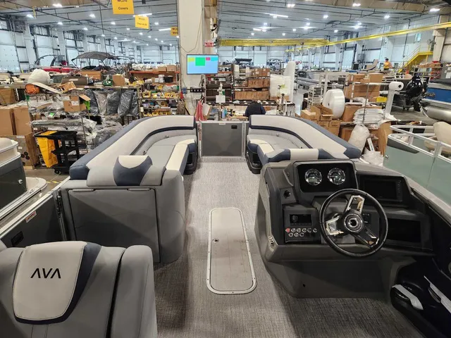Slide: The Image of Avalon 2585 25 Catalina VRB 2026 - 28