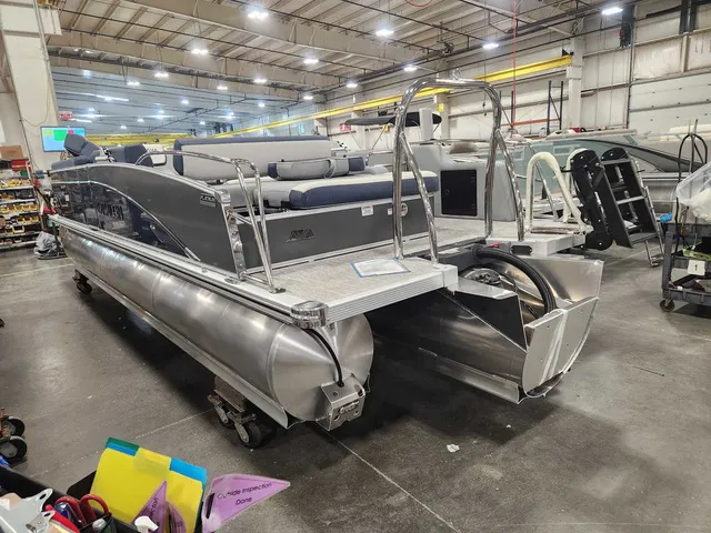Slide: The Image of Avalon 2585 25 Catalina VRB 2026 - 4