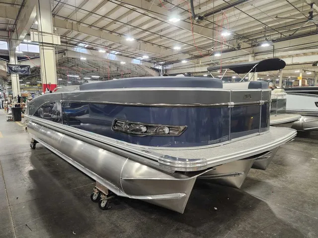 Slide: The Image of Avalon 2585 25 Catalina VRB 2026 - 5