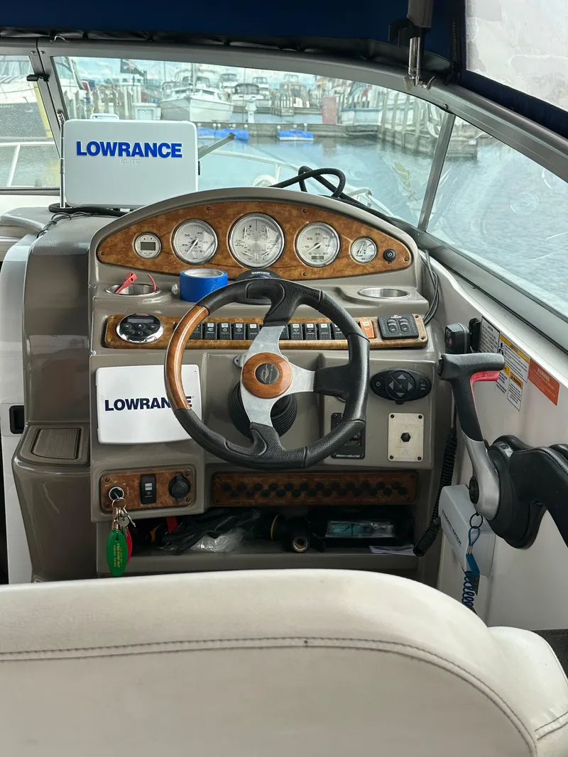 Slide: The Image of Rinker 280 Express Cruiser 2009 - 13