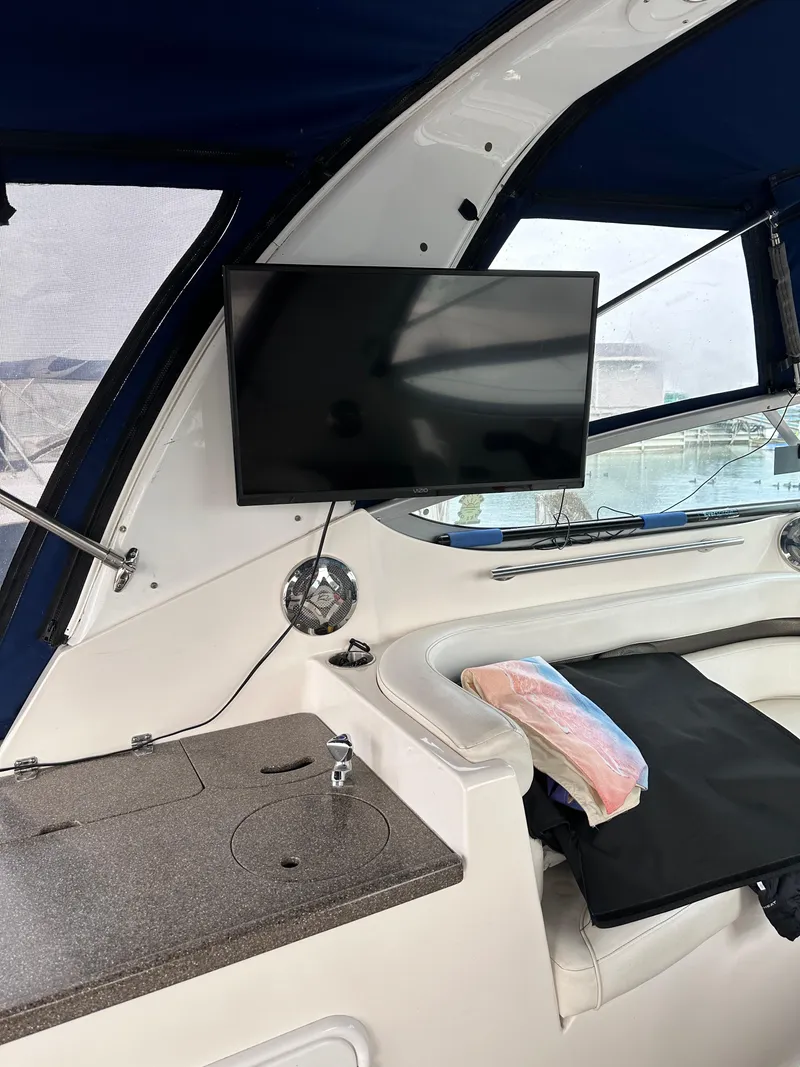 Slide: The Image of Rinker 280 Express Cruiser 2009 - 16