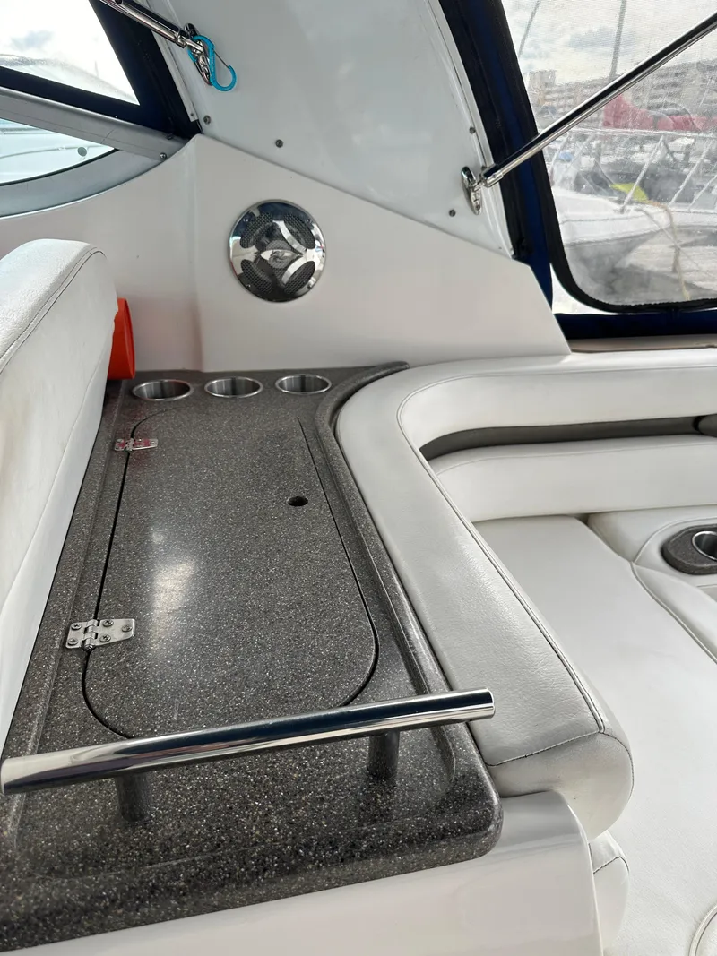 Slide: The Image of Rinker 280 Express Cruiser 2009 - 17