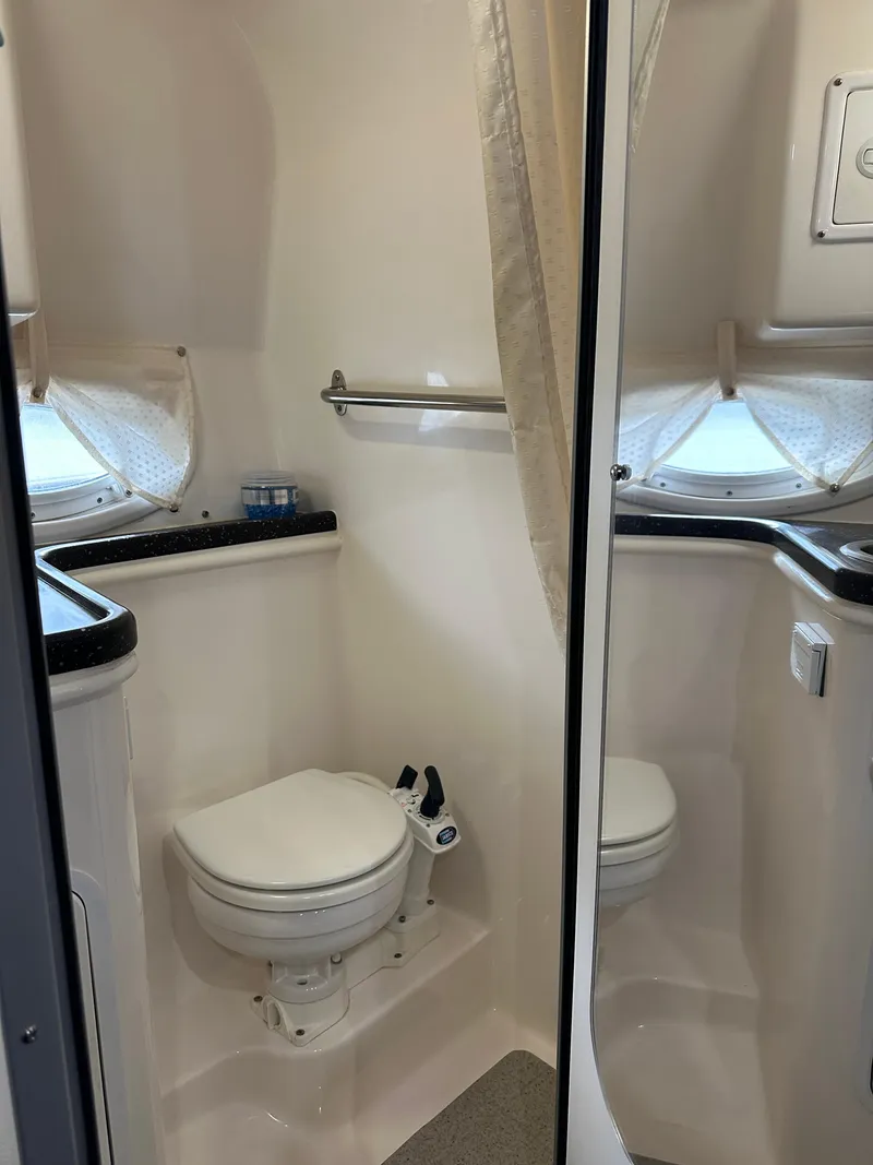 Slide: The Image of Rinker 280 Express Cruiser 2009 - 34